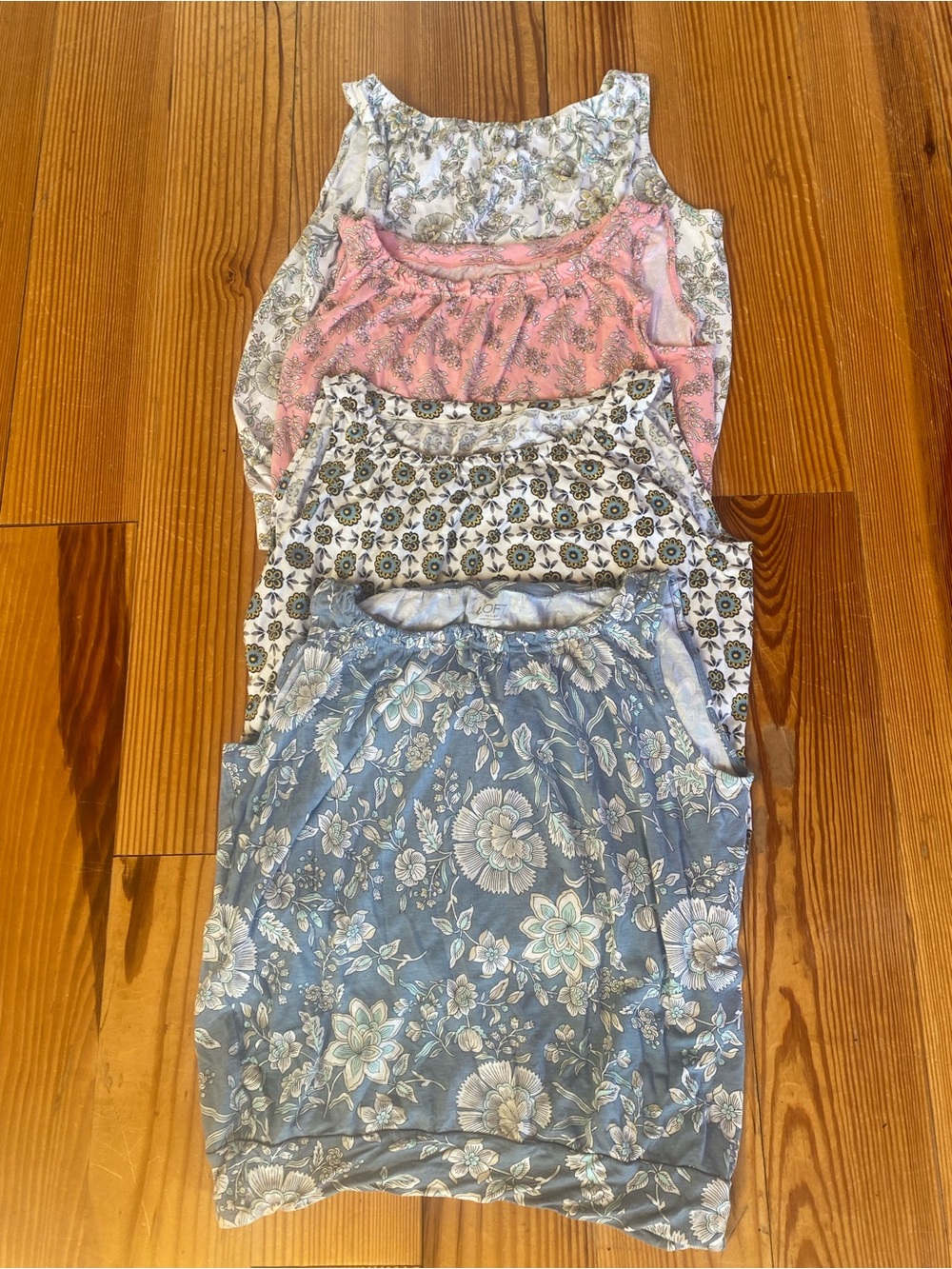 Bundle of 4 LOFT Banded Bottom Floral Tank Tops Blouses Medium